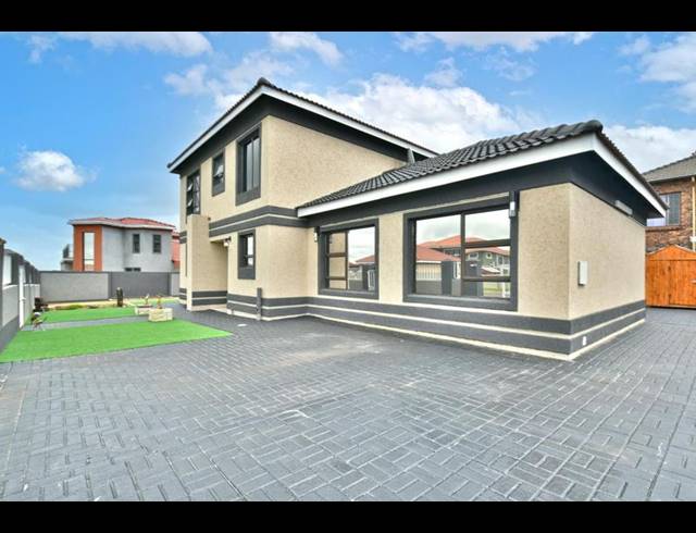 3 BEDROOM HOUSE FOR SALE IN SONNEVELD
